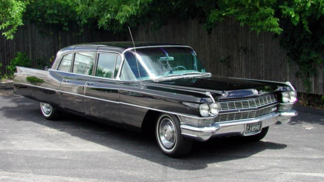 Cadillac Fleetwood 75 Limousine.