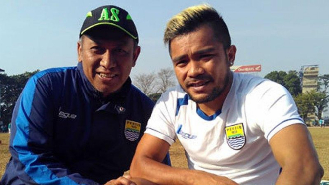 Zulham Zamrun berkostum Persib Bandung