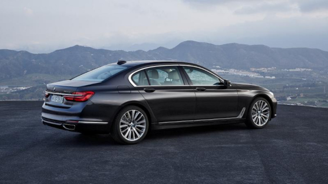BMW seri 7 terbaru.