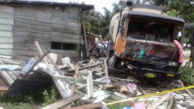 Tiga Pelajar Tewas dan Tujuh Luka akibat Kecelakaan di Riau
