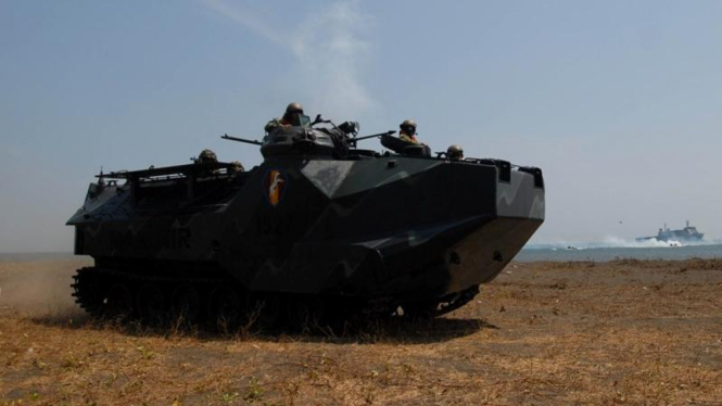 Kendaraan tempur amfibi LVT-7 milik Korps Marinir TNI AL