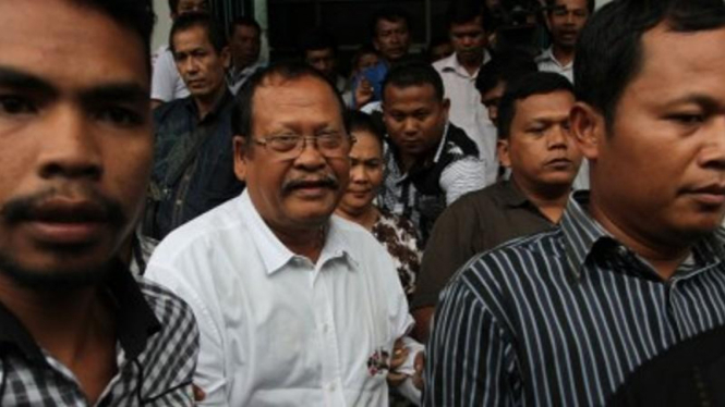 Kasmin Simanjuntak (tengah)