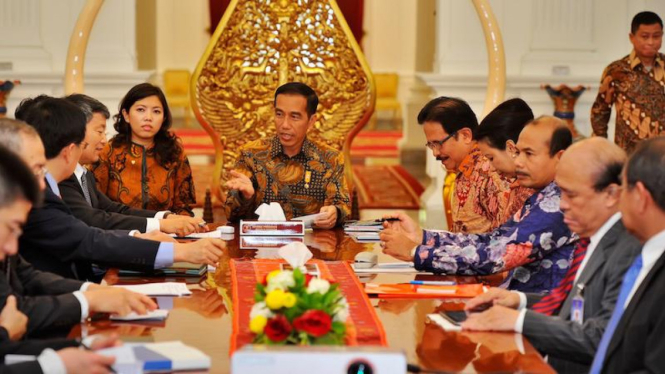 Presiden Joko Widodo saat rapat bersama utusan khusus China RRC terkait proyek kereta cepat Jakarta-Bandung