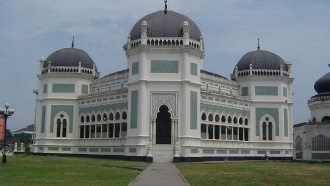 Masjid Raya Al Mahsun, Medan.