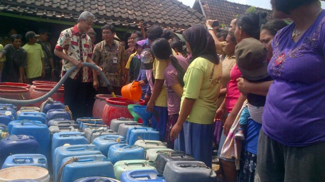 Pembagian air bersih di Jawa Tengah