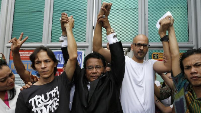 Dua guru Jakarta International School JIS dibebaskan dari penjara