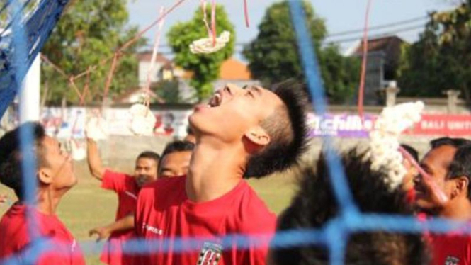 Pemain Bali United rayakan 17 Agustus 2015