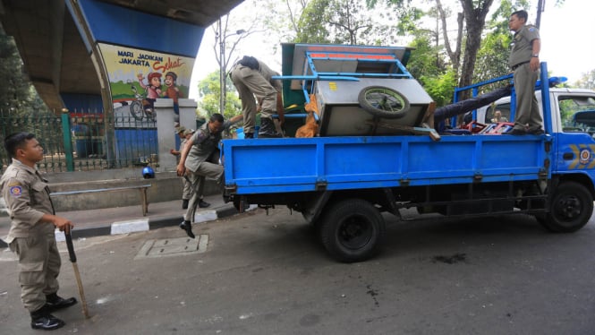 Penertiban Gerobak PKL oleh Satpol PP