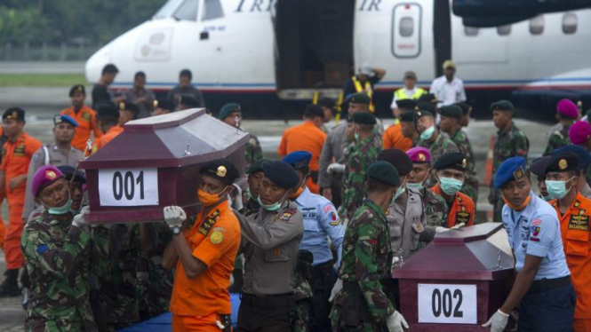 Evakuasi korban jatuhnya pesawat Trigana Air di Papua