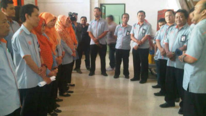 Staf Kantor Pos Semarang kirim doa bagi empat pegawai PT Pos.