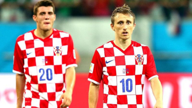 Mateo Kovacic (20) dan Luka Modric saat membela Timnas Kroasia