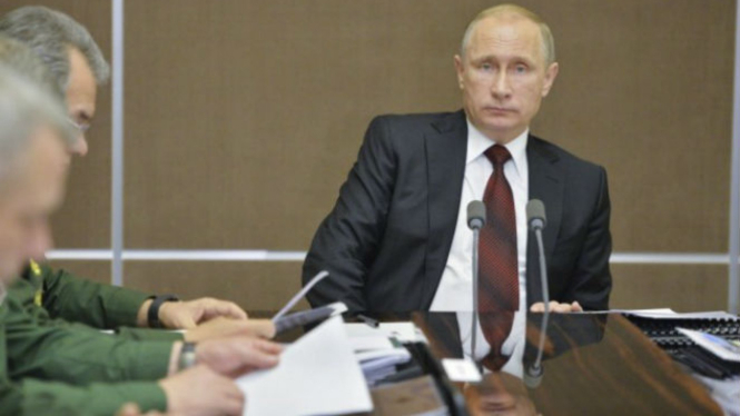 Presiden Putin saat menggelar rapat