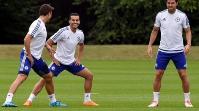 Pedro (tengah) saat berlatih dengan Chelsea