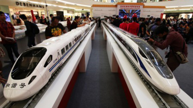 miniatur kereta cepat