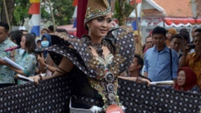 Peserta festival kerajinan di Jawa Tengah.