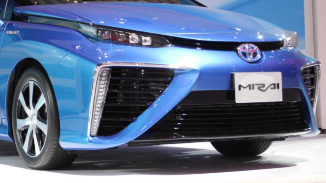 Toyota Pamer Teknologi Canggih di GIIAS 2015