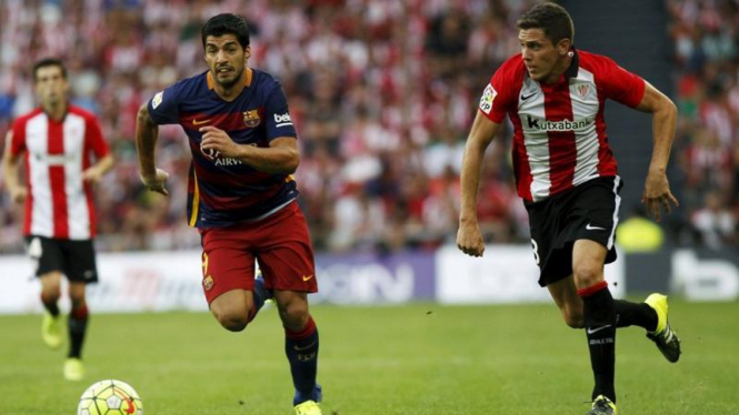 Penyerang Barcelona, Luis Suarez (kiri)