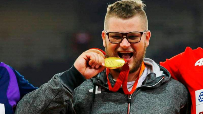 Atlet lontar martil asal Polandia, Pawel Fajdek meraih medali emas