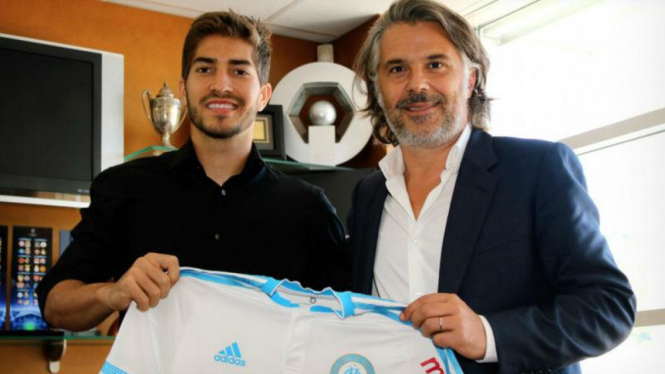 Lucas Silva (kiri) resmi gabung Olympique Marseille