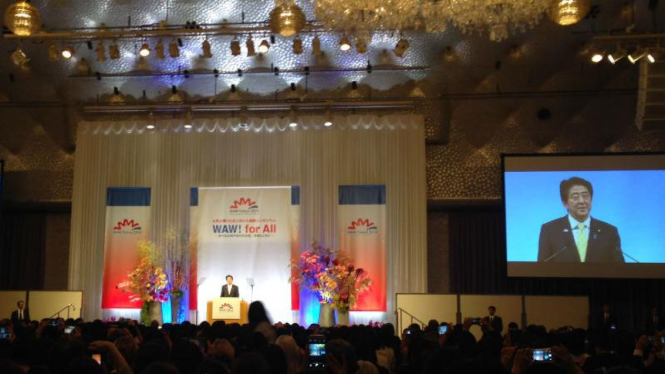 Perdana Menteri Abe memberikan sambutan dalam acara WAW 2015 di Tokyo