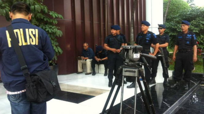 Suasana penggeledahan di kantor Pelindo II Tanjung Priok, Jumat 28 Agustus 2015.