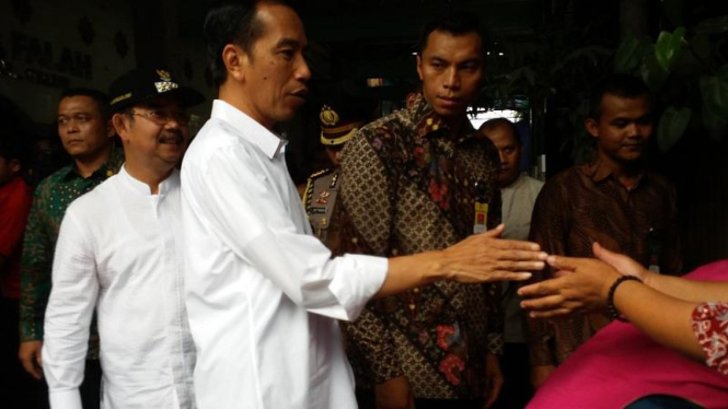 Jokowi kunjungi beberapa perkampungan di Jakarta Pusat.