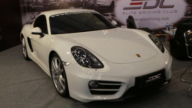 Porsche Cayman yang disewakan Elite Driving Club.