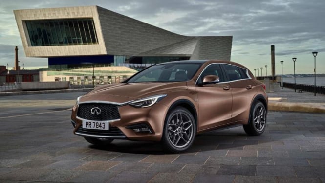 Infiniti Q30.