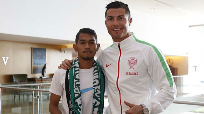 Martunis (kiri) dan Cristiano Ronaldo