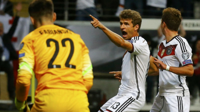 Pemain tim nasional Jerman, Thomas Mueller merayakan gol.