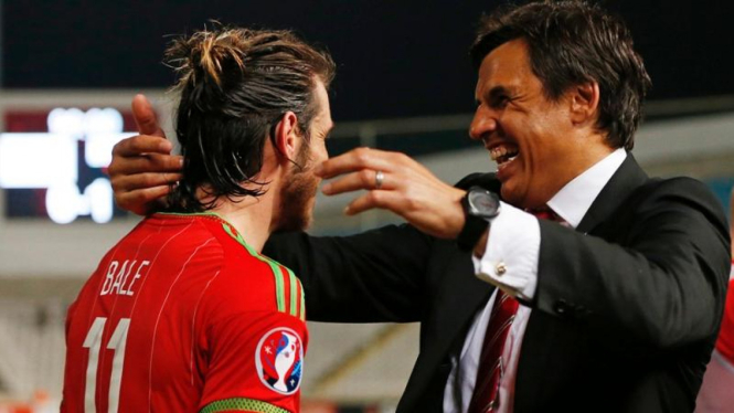 Pemain dan pelatih Timnas Wales, Gareth Bale (kiri) dan Chris Coleman (kanan).