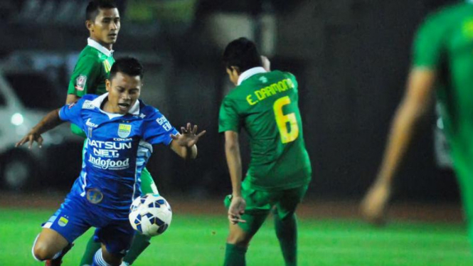 Persib Bandung versus Persebaya United