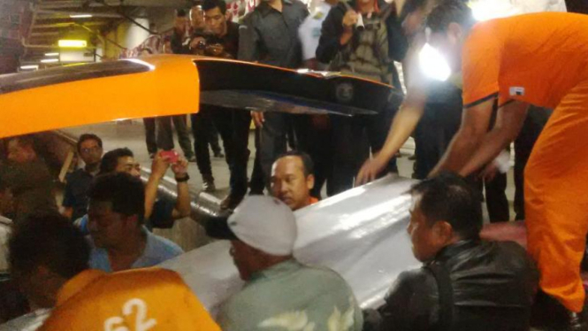 Jenazah korban kapal tenggelam di Malaysia tiba di Juanda Surabaya.