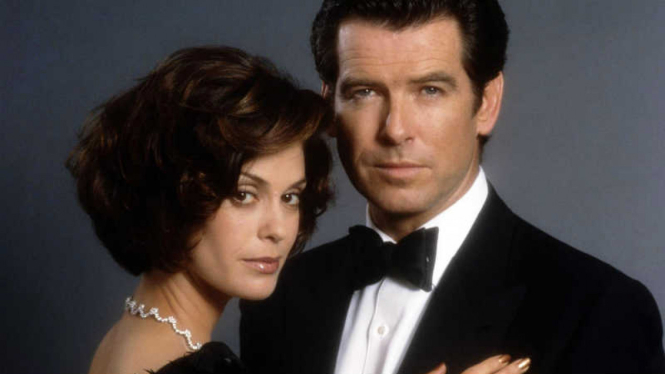 Teri Hatcher sebagai Bond Girl