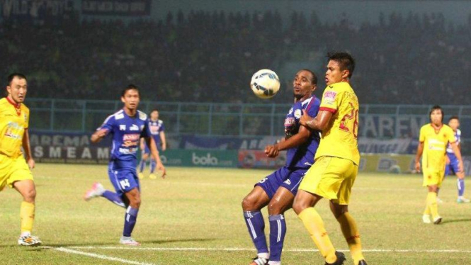 Arema Cronus saat menghadapi Sriwijaya FC