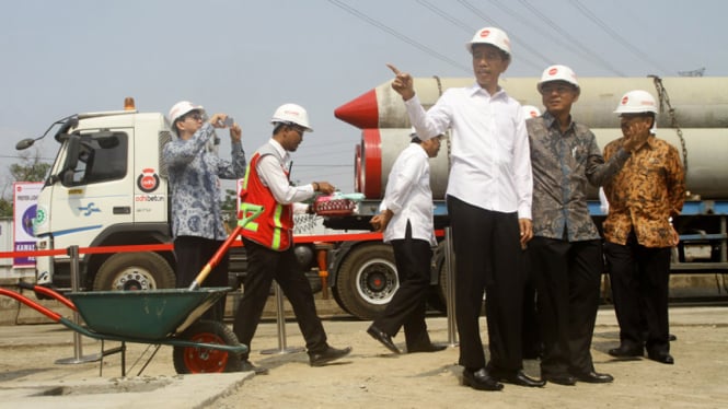Presiden Joko Widodo Saat Menghadiri Groundbreaking Light Rail Transit (LRT)