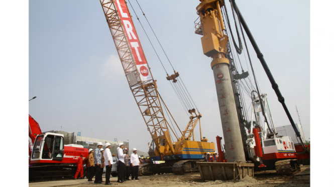 Presiden Joko Widodo Saat Menghadiri Groundbreaking Light Rail Transit (LRT)