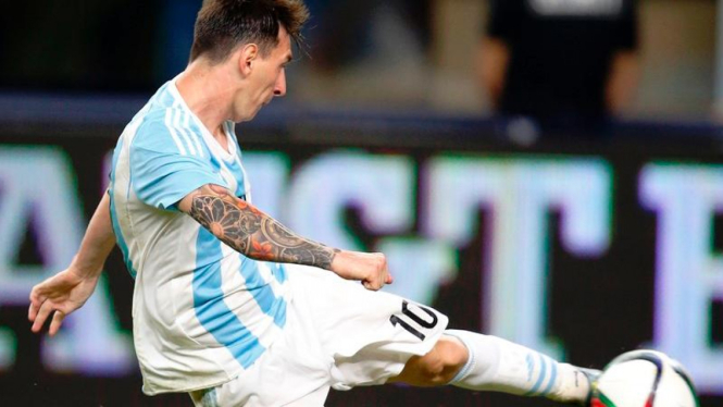 Kapten Argentina, Lionel Messi di laga persahabatan melawan Meksiko.