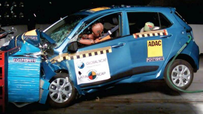 Hyundai Grand i10 buatan India saat tes uji tabrak.