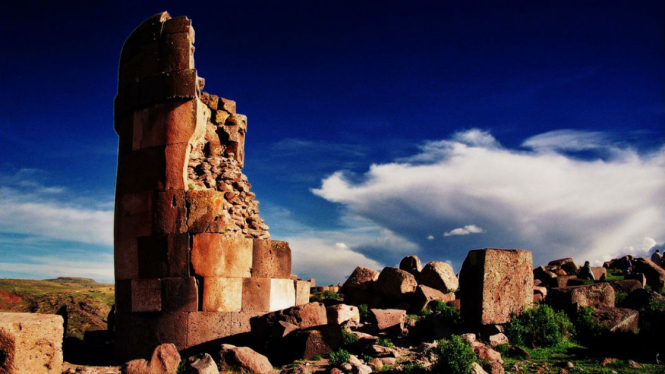 Pemakaman kuno Chullpas de Sillustani, Peru