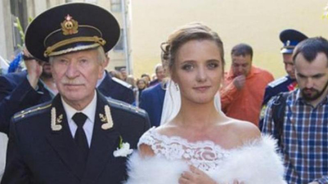 Aktor Rusia nikahi wanita muda