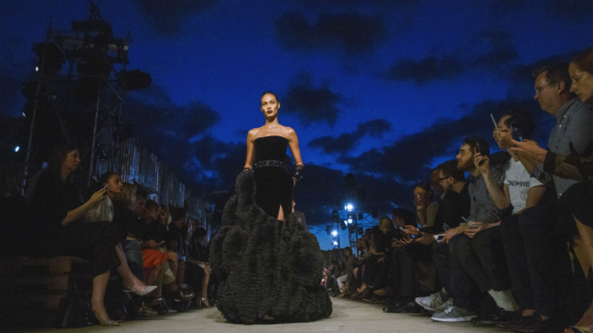 Koleksi Givenchy di New York Fashion Week, Jum'at (11/9/2015)