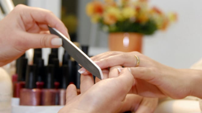 Un ejemplo de cuidado de uñas o manicura