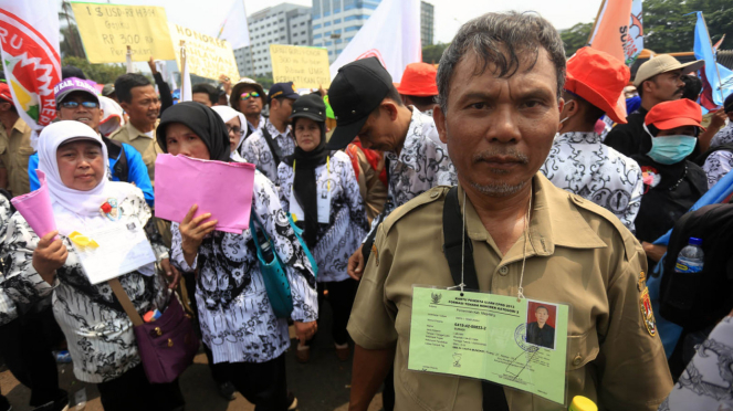 Ilustrasi/Aksi rrbuan guru honorer di gedung DPR beberapa waktu lalu.