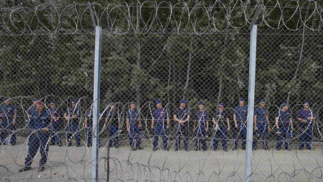 Ratusan Polisi Hongaria Cegat Pengungsi Suriah di Perbatasan
