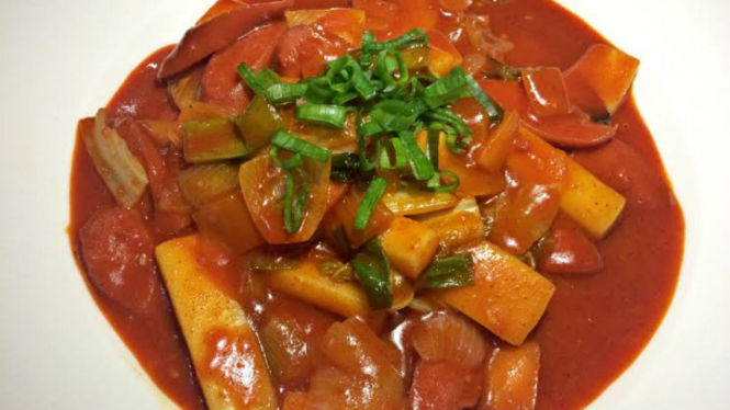 Tteokbokki, jajanan khas Korea Selatan.