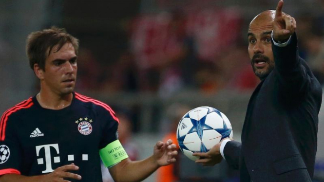 Pelatih Bayern Munich, Pep Guardiola (kanan)