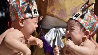 Bayi Sumo Ini Menangis dalam Nakizumo Festival