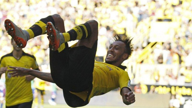 Penyerang Borussia Dortmund, Pierre-Emerick Aubameyang mencetak 1 gol ke gawang MU.