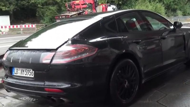 Penampakan Porsche Panamera edisi 2016.